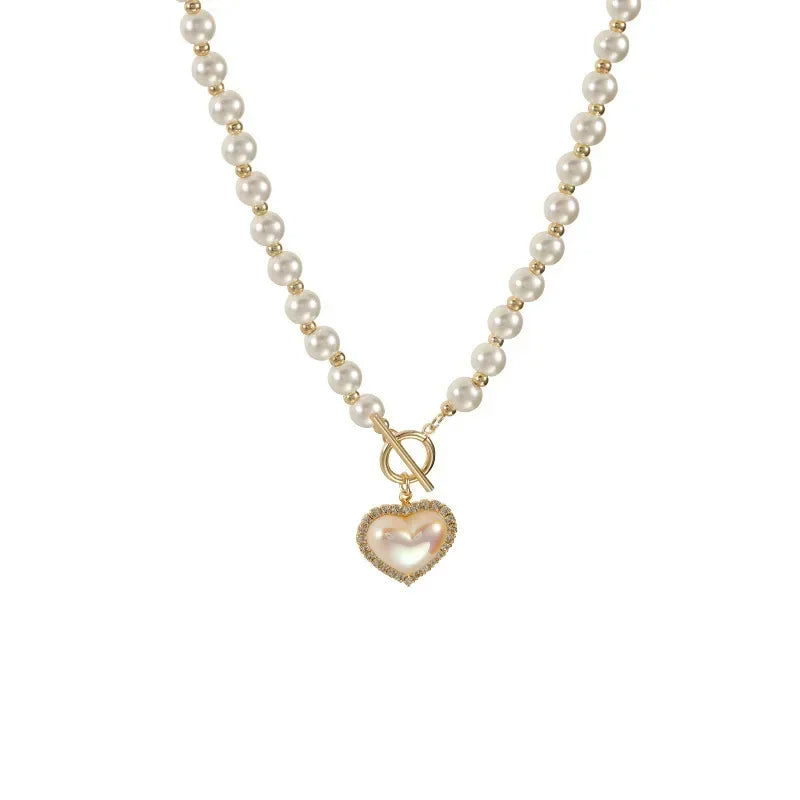 Collier pendentif en perles d'imitation.                          Imitation Pearls Pendant Necklace