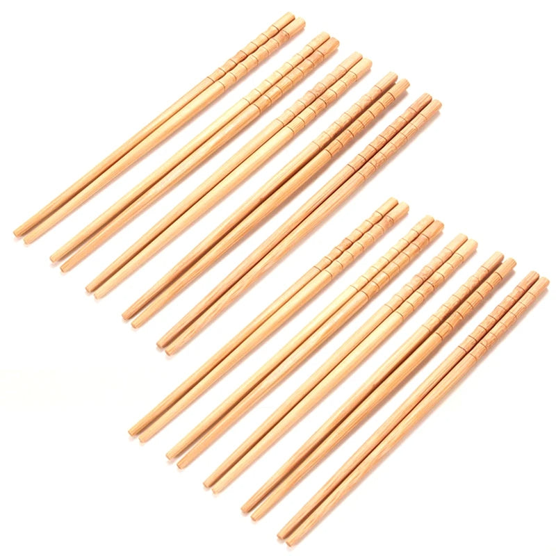 Baguettes réutilisables en bambou naturel.