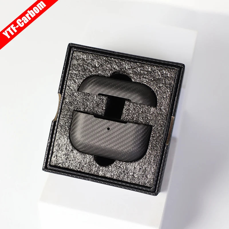 Étui en fibre de carbone pour AirPods Pro.