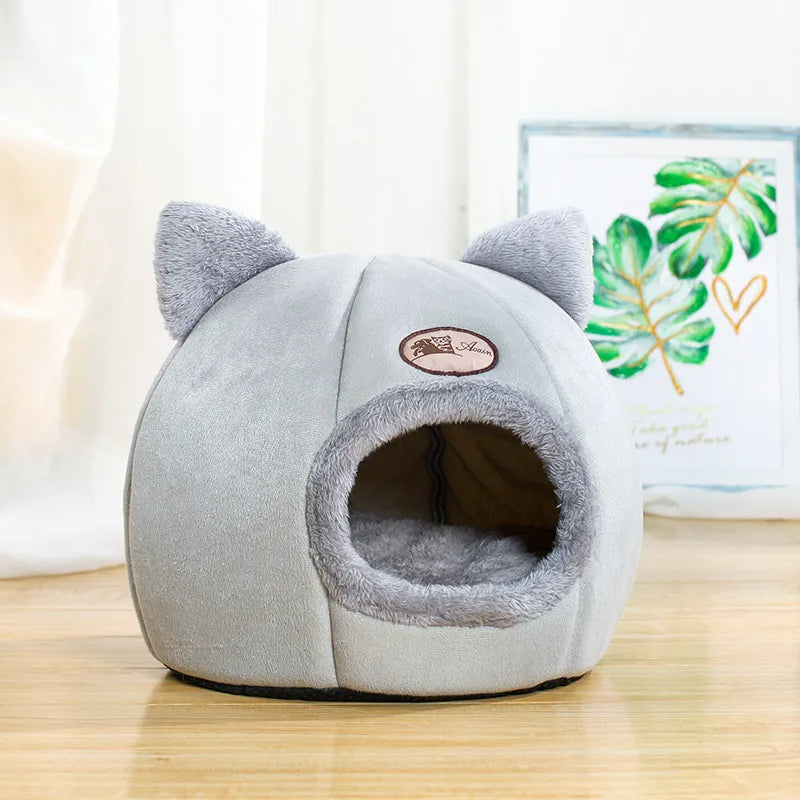 Petite grotte pour chat d'hiver
