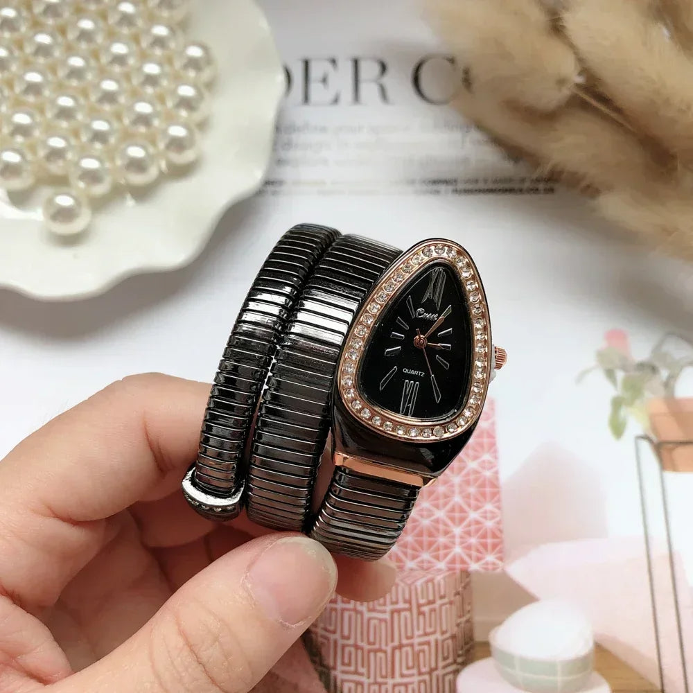 Montre à quartz serpentine pour femme.                            Serpentine Quartz Watch for Women
