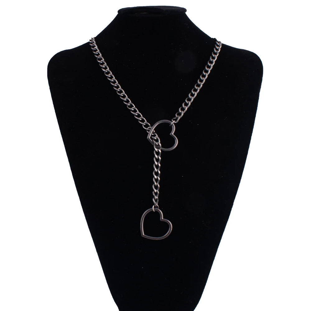 Collier à chaîne coulissante en forme de cœur.