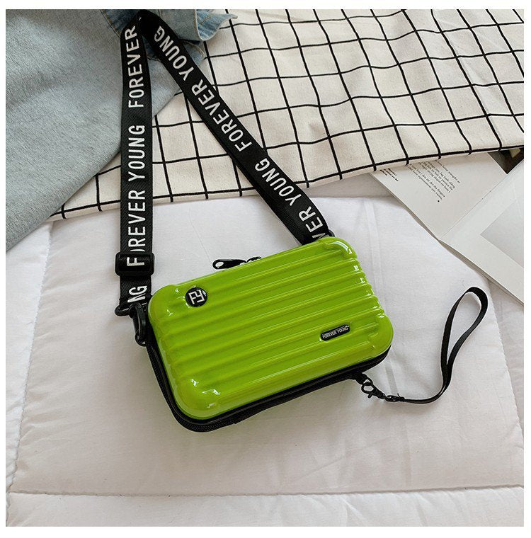 Mini-valise à bandoulière.