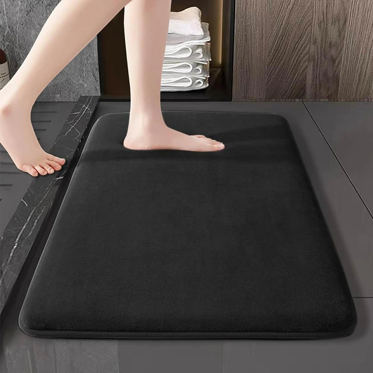 Tapis de salle de bain en mousse à mémoire de forme.