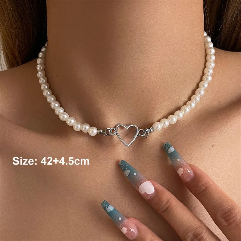 Collier pendentif en perles d'imitation.                          Imitation Pearls Pendant Necklace